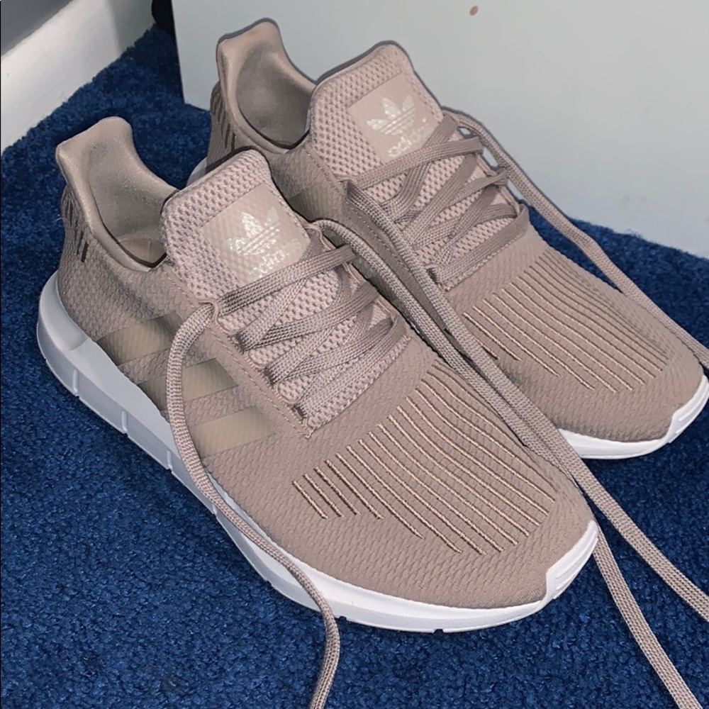 Adidas Sneakers